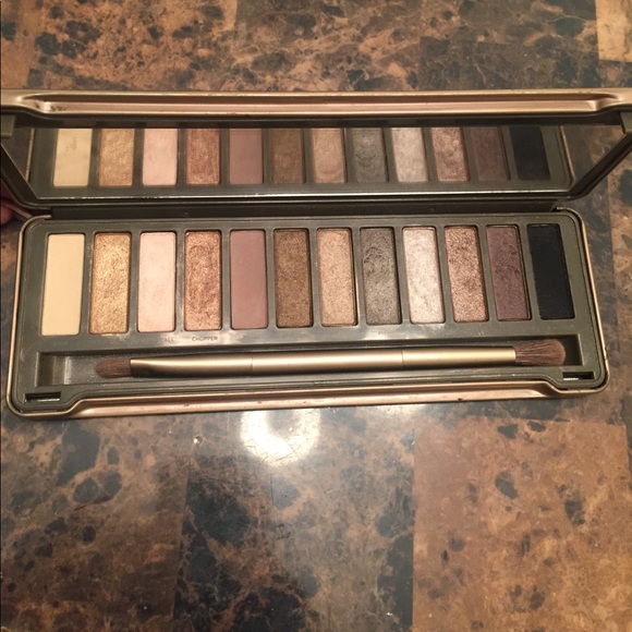 BUNDLE DEAL UD NAKED 2 & 3 PALETTE - Picture 4 of 5