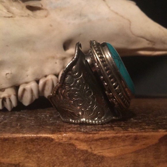 Vintage Silver & Turquoise Large Statement Ring - Picture 2 of 7