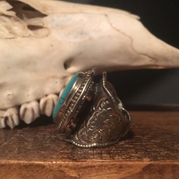 Vintage Silver & Turquoise Large Statement Ring - Picture 3 of 7