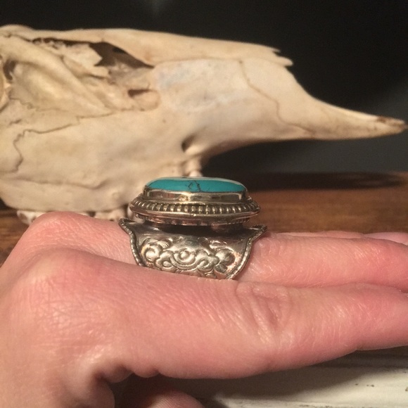 Vintage Silver & Turquoise Large Statement Ring - Picture 5 of 7