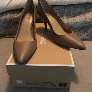 Michael Kors Dark Khaki Pumps