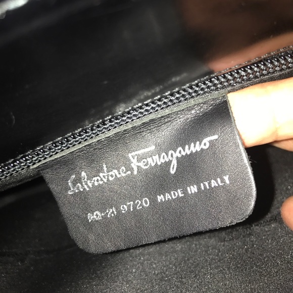💯 % Authentic Salvatore Ferragamo Bag - Picture 6 of 8