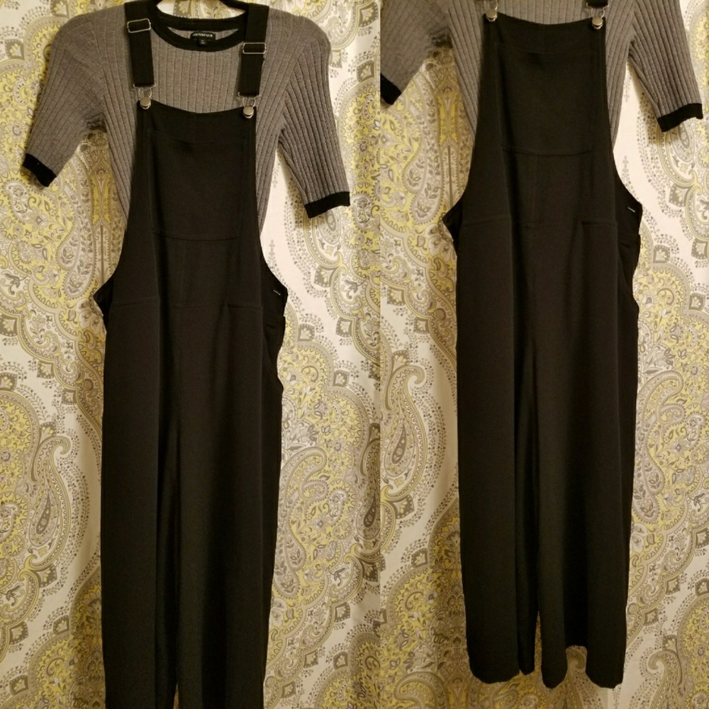 Black overall/romper