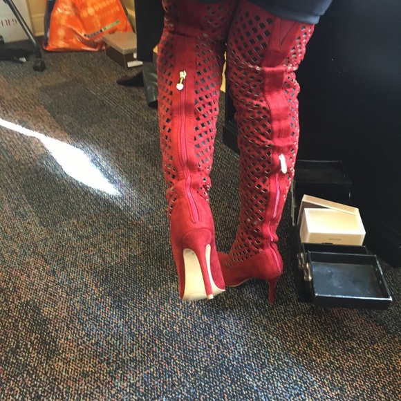 Ladies thigh high boots with heel-never worn - Picture 2 of 7