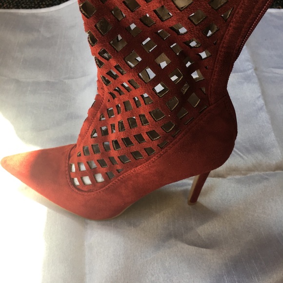 Ladies thigh high boots with heel-never worn - Picture 4 of 7