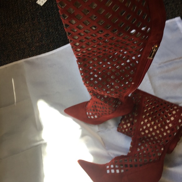 Ladies thigh high boots with heel-never worn - Picture 6 of 7