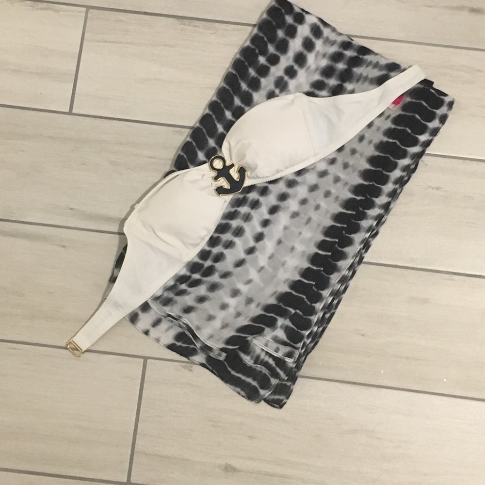 Victoria's Secret bathing suit top, White - Picture 1 of 3