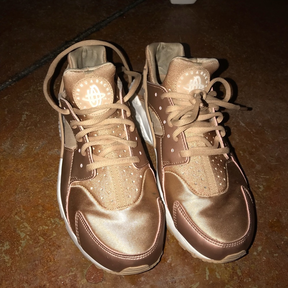 Nike Huaraches (Rose Gold)