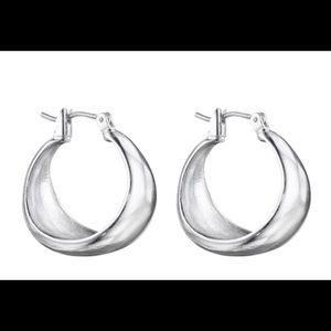 Chloe + Isabel LA LUNE SCULPTED CLICK-TOP HOOPS