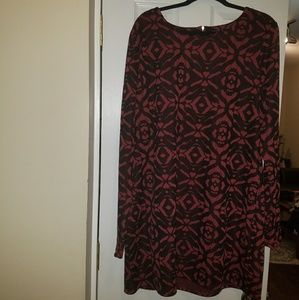 Long Tall Sally black and burgundy tunic/dress.