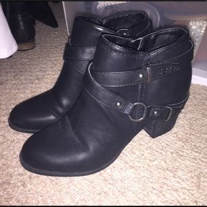 Indigo Rd women’s black booties size 7 1/2 EEUC
