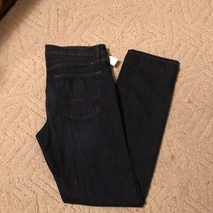 NWOT. Never worn. Men’s Lucky Jeans. 33x32