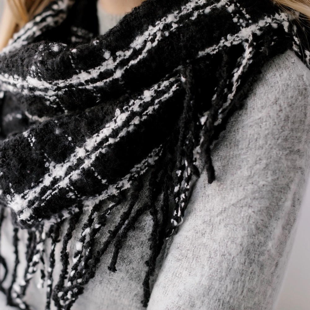 72nd Street Infinity Scarf 🔸Last One - Picture 3 of 4