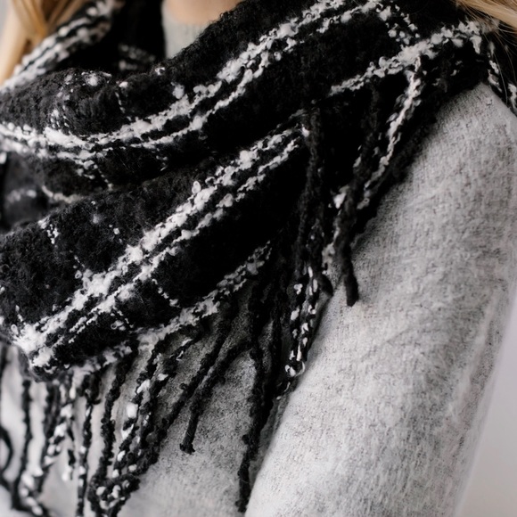 72nd Street Infinity Scarf 🔸Last One - Picture 3 of 4