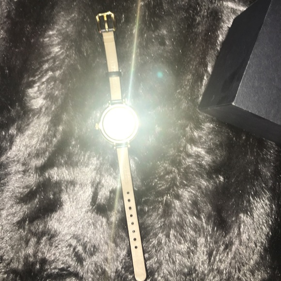 Black and gold marc Jacobs watch - Picture 3 of 5