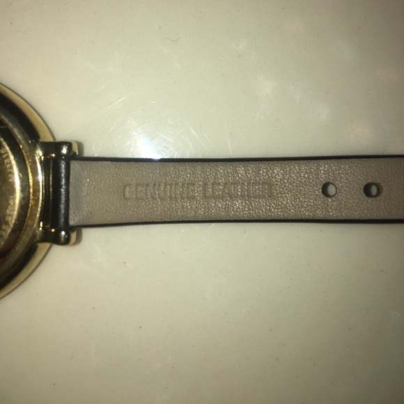 Black and gold marc Jacobs watch - Picture 5 of 5