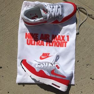 Selling brand new pair of Nike sneakers NEVER WORN