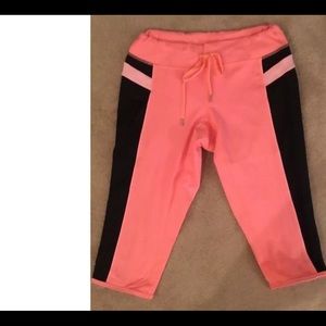 Lululemon Heat It Up Crop 8 capris black coral EC