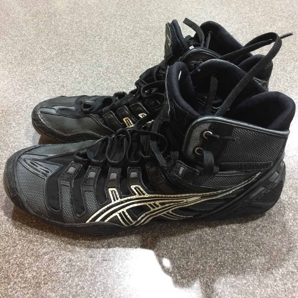 Asics wrestling shoe 9/10