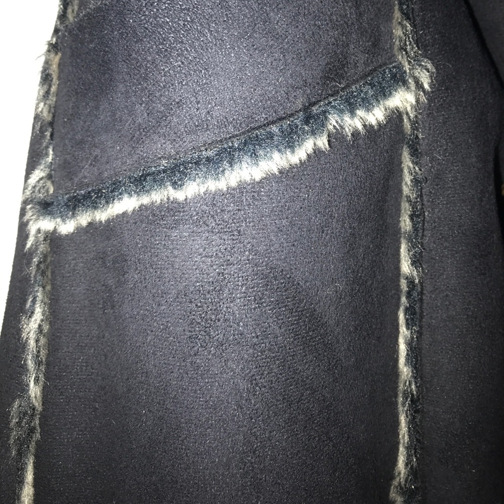 Fur lined coat - Picture 2 of 2