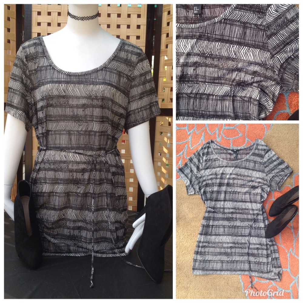 H&M Soft Scoop Neck Tee Dress in Black & Tan.