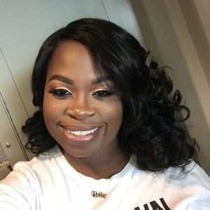 Meet your Posher, Monique