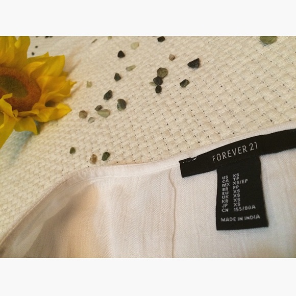 🌻 white embroidered skirt🌻 - Picture 3 of 4