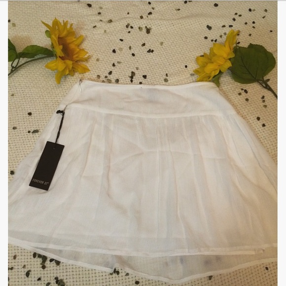 🌻 white embroidered skirt🌻 - Picture 4 of 4