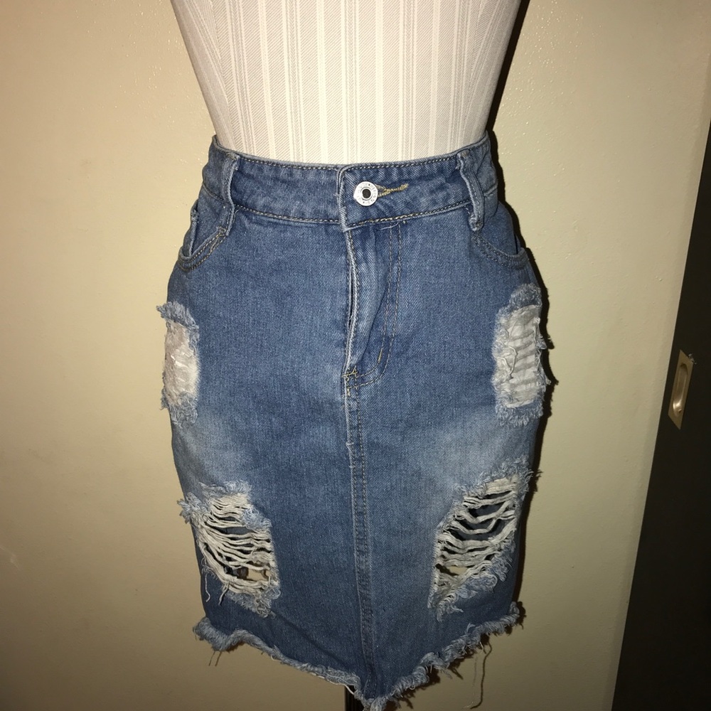 Ripped denim skirt