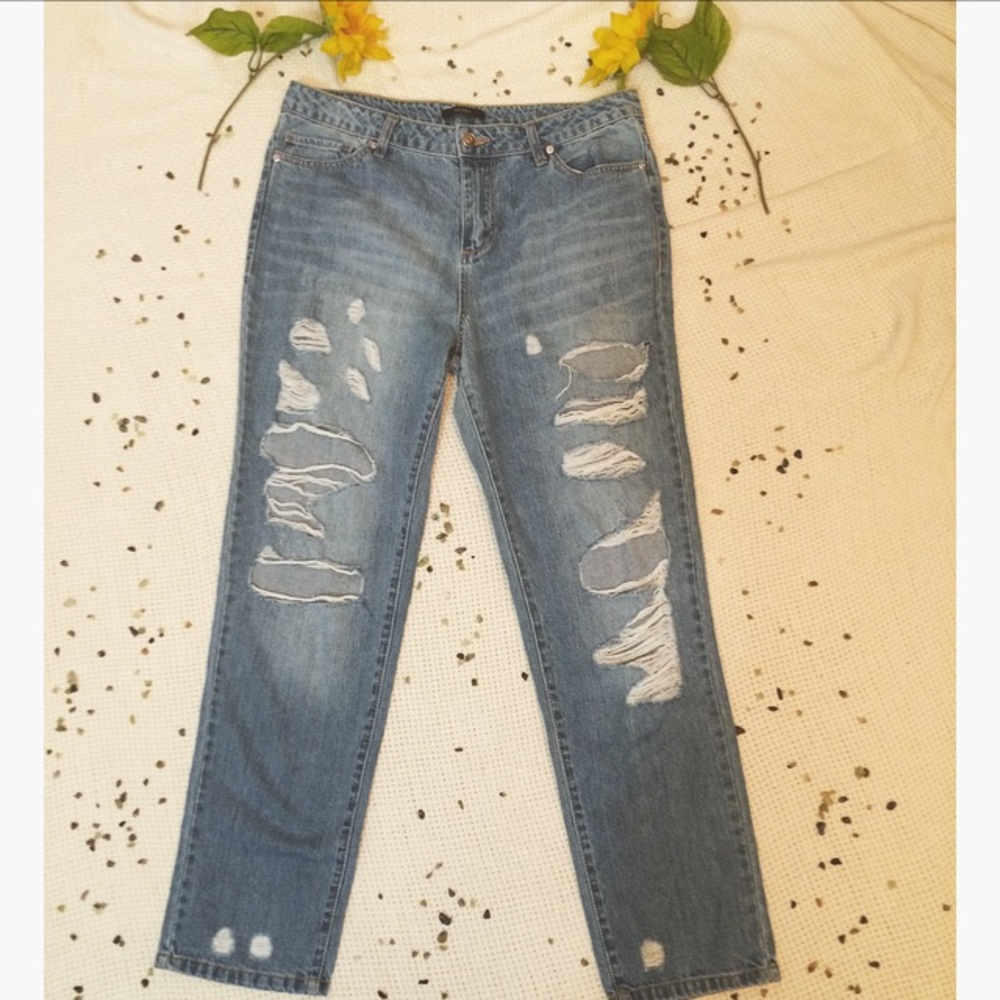 🌻 brand new distressed jeans🌻