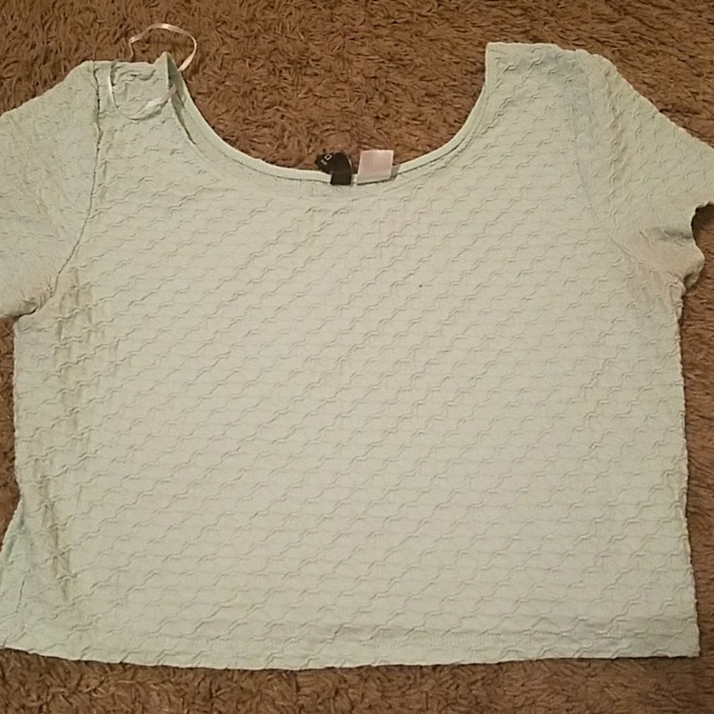 Divided Crop-Top