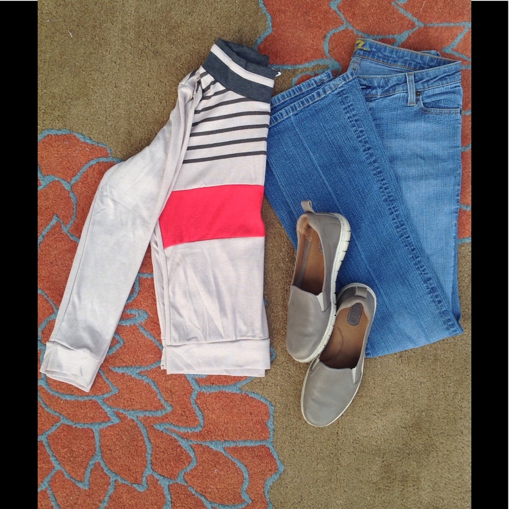 V Neck Pullover - Striped NWT