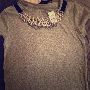 Gray t shirt with pearl neckline