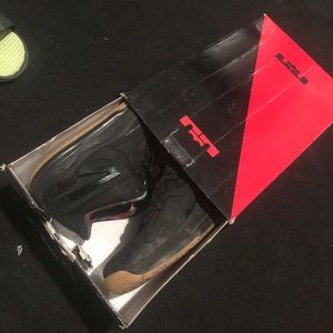 Lebron XI Low “Gum”