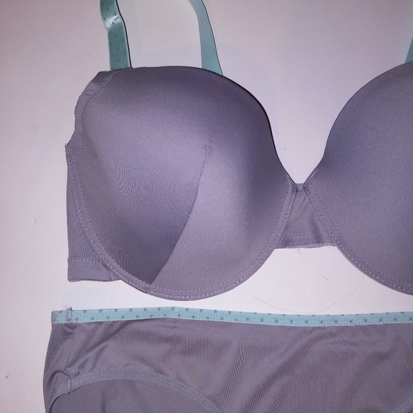 Bra Set - Picture 2 of 3