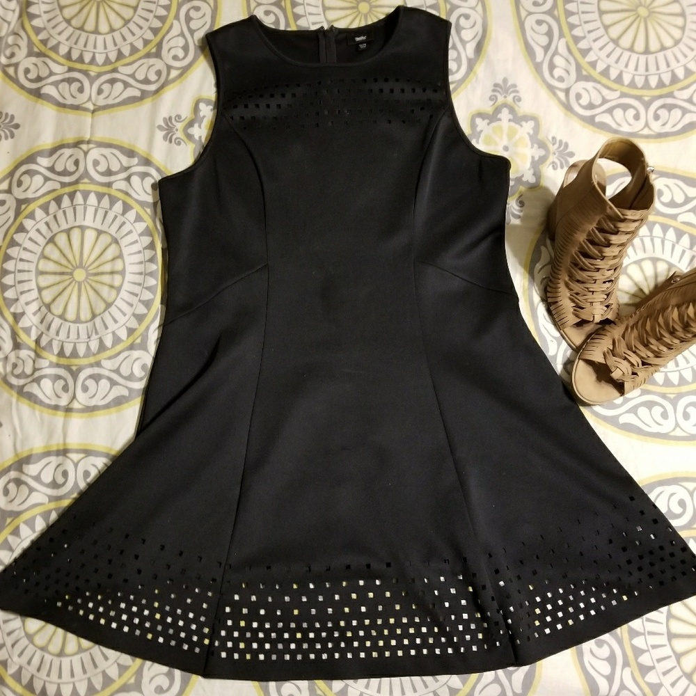 🖤 Black Mossimo dress with peekaboo details