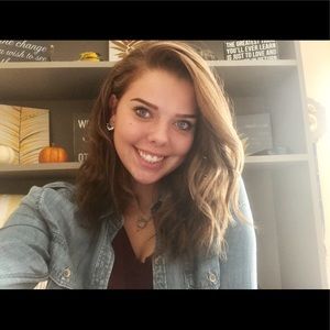 Meet your Posher, Lauren