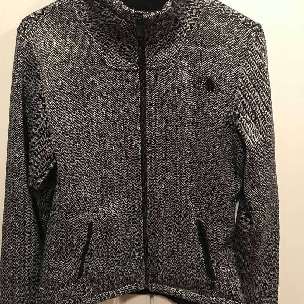 NORTH FACE SOFTSHELL JACKET 10/10🔥