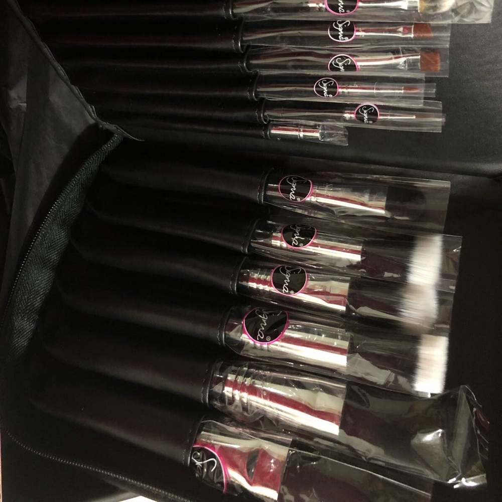 COMPLETE KIT
29-Brush Set NEW and ORIGINAL