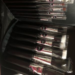 COMPLETE KIT
29-Brush Set NEW and ORIGINAL