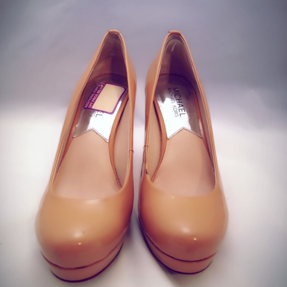 Gently Used Michael Kors Nude Pumps- Size 6.5