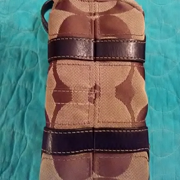 Coach - Picture 2 of 4