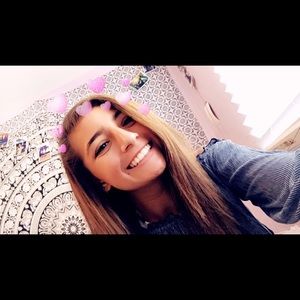 Meet your Posher, Layla