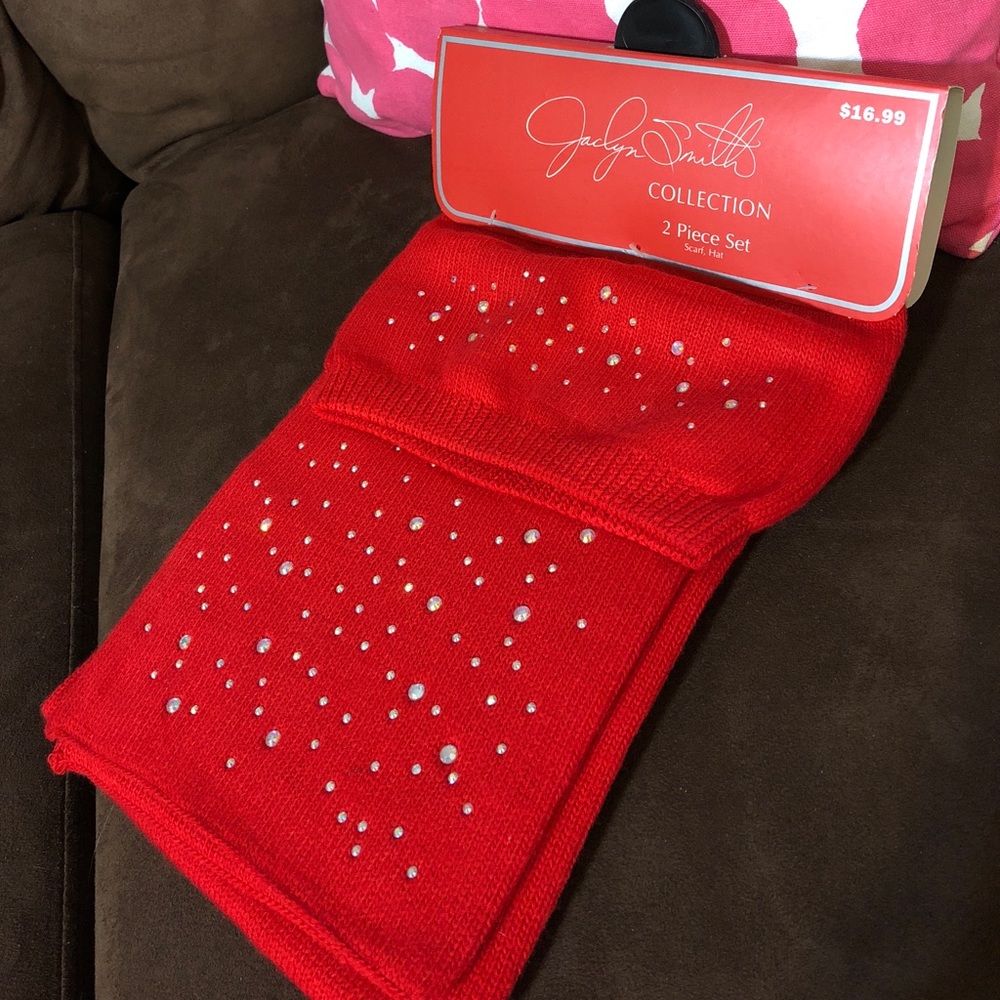 NWT Jaclyn Smith Scarf and Beret Set