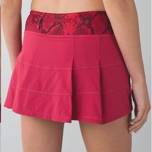 Lululemon Pace Rival Skirt II, cranberry/snake