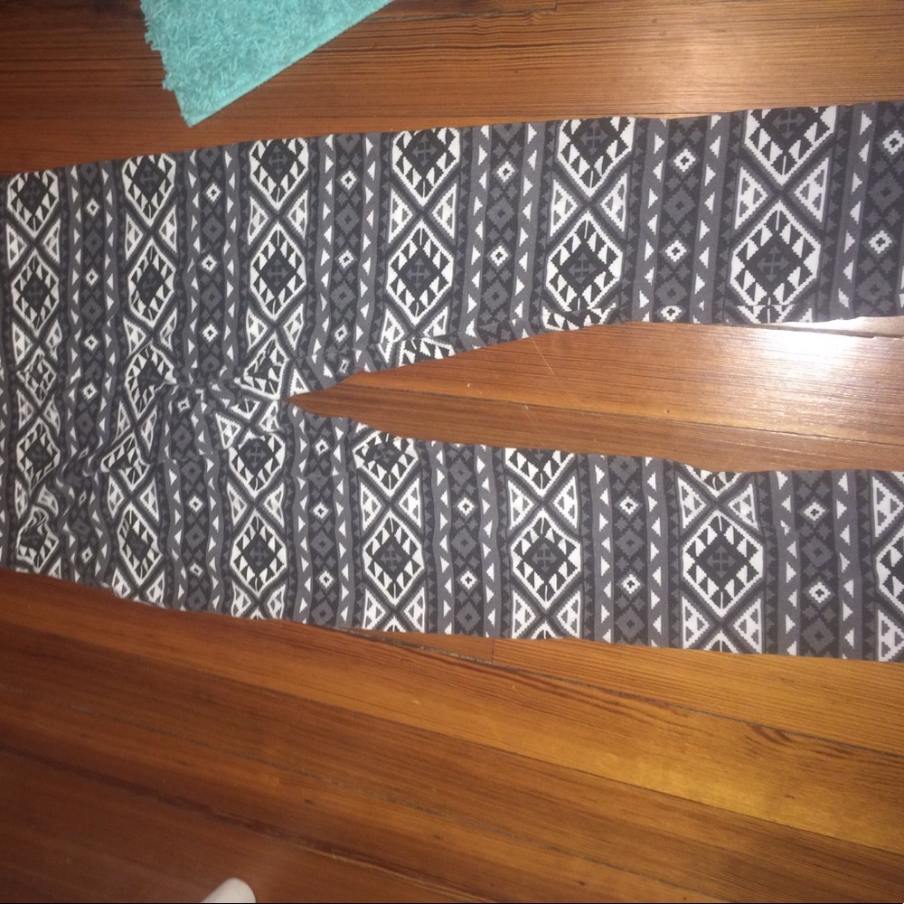 Grey black and white leggings from Hollister