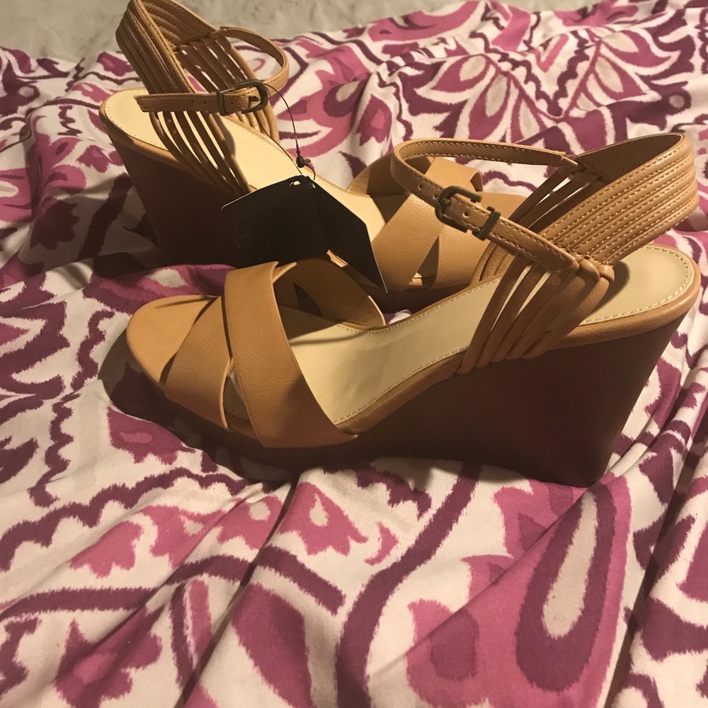 Nude wedge