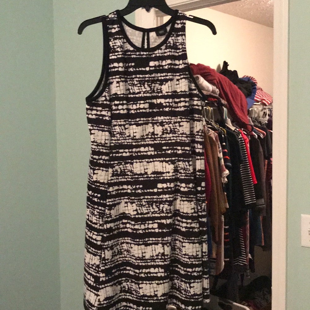 Amazing Black-White Print Dress