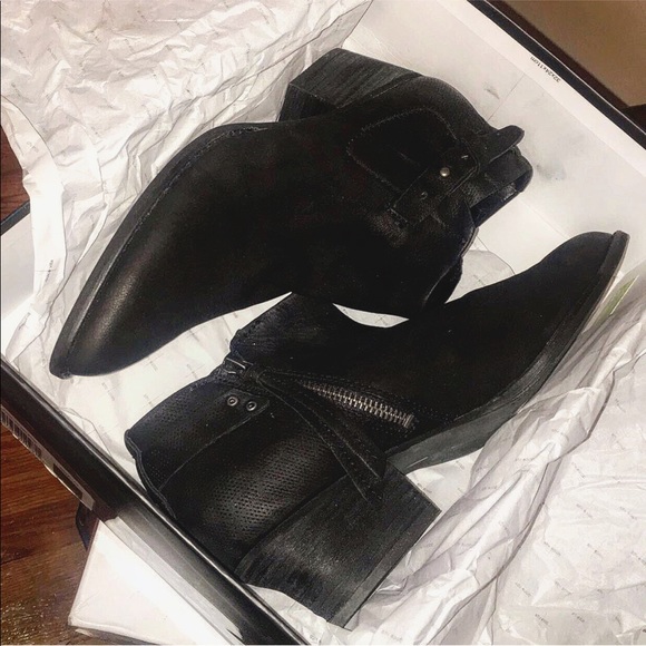 Dolce Vita Shoes - *REDUCED* DV ankle booties "Sierra" 📍BRAND NEW📍