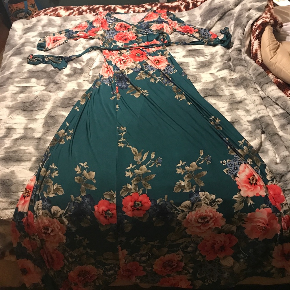 Beautiful long floral dress.